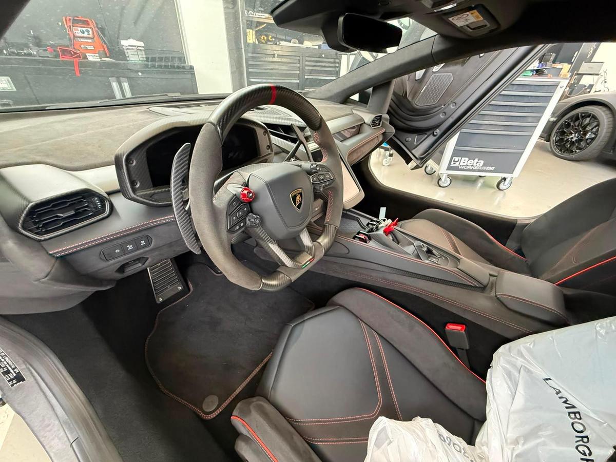 Lamborghini Revuelto (7)