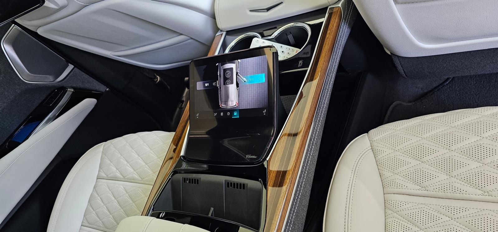 Cadillac Escalade LWB Sport Platinum 2025 (8)