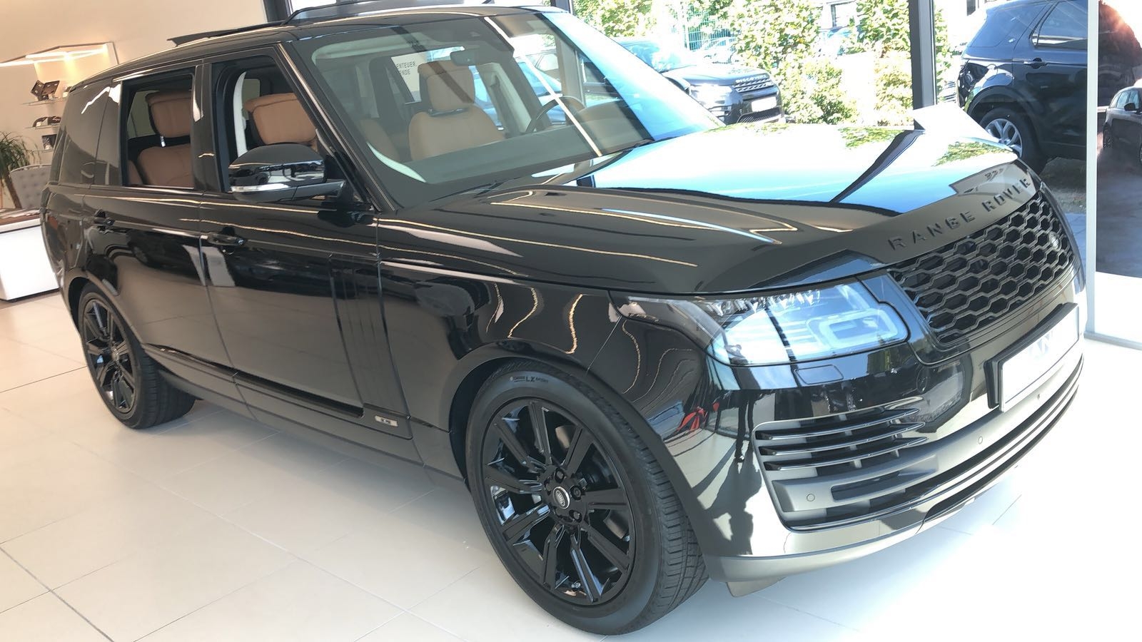 Range Rover Autobiography LWB 3,0l TD, with black package