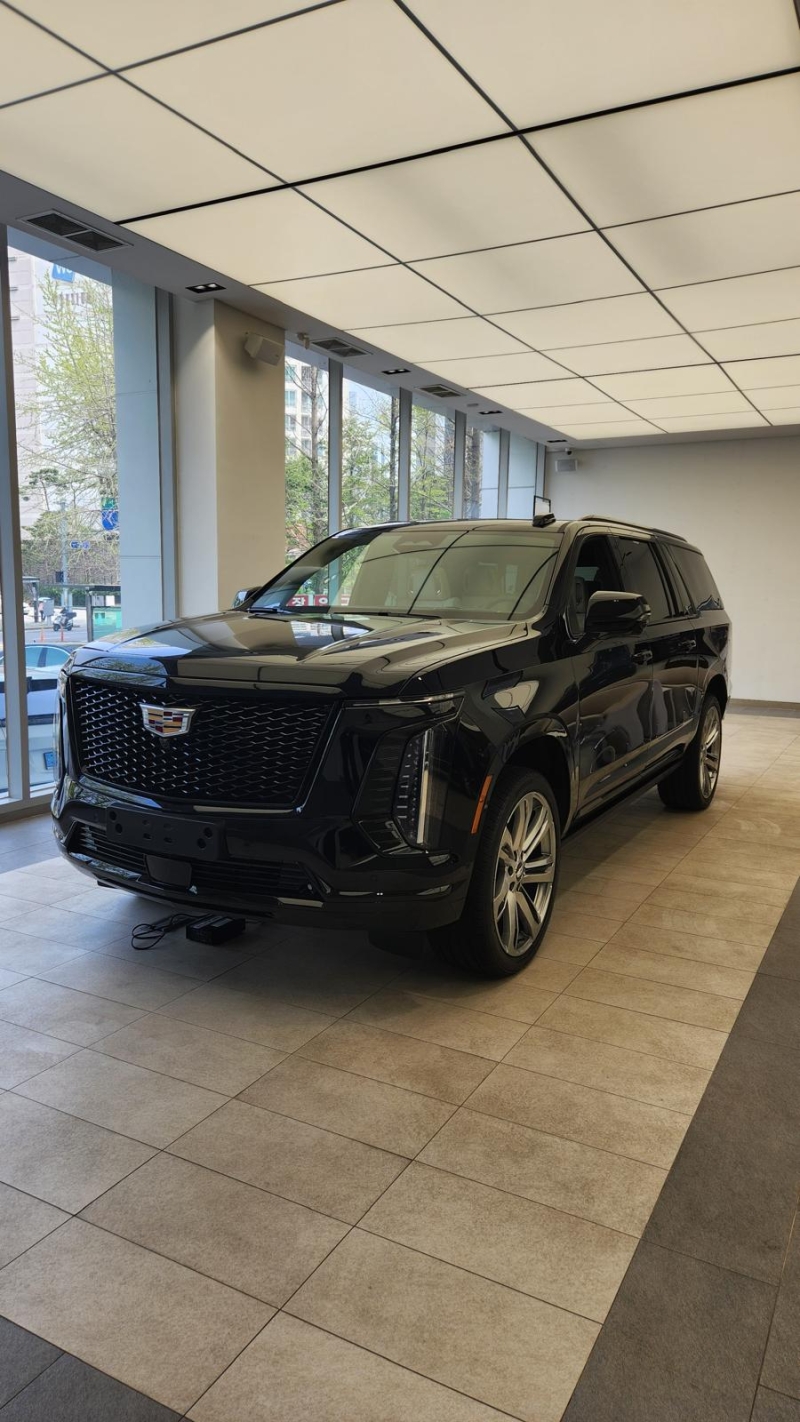 Escalade LWB Sport Platinum | Fugo Cars